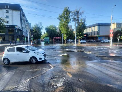 Потоп в Ташкенте вызвал перебои в работе общественного транспорта