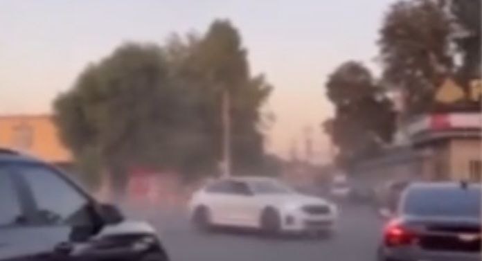 В Фергане арестовали водителя BMW за дрифт на свадьбе друга — видео