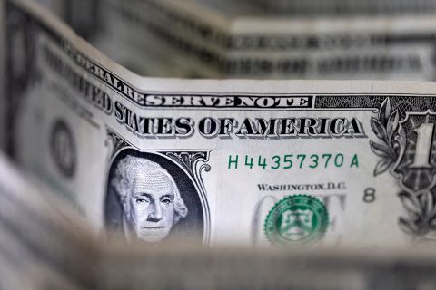 Доллар США сильно вырос и стал стоить 12 800 сумов