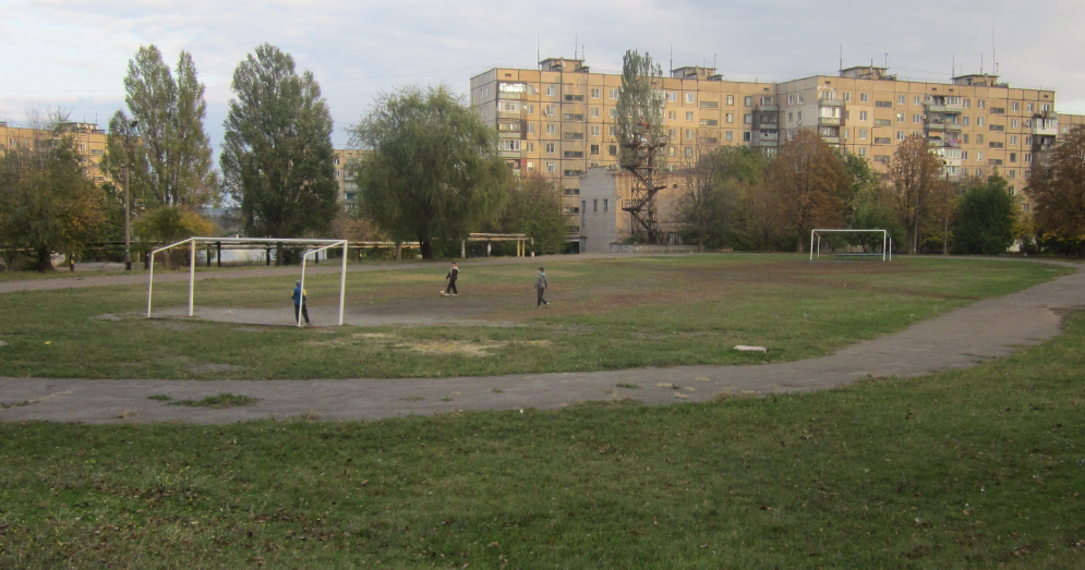 В одной из школ Ташкента мальчика насмерть придавили футбольные ворота