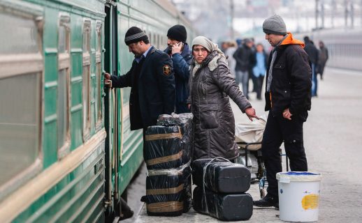 В России предложили не выдавать трудовым мигрантам гражданство и ВНЖ