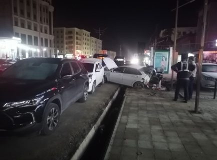 В Карши в крупное ДТП попали сразу четыре автомобиля