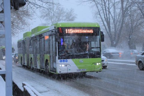 Автобусы в Ташкенте могут ходить с опозданиями из-за снегопада