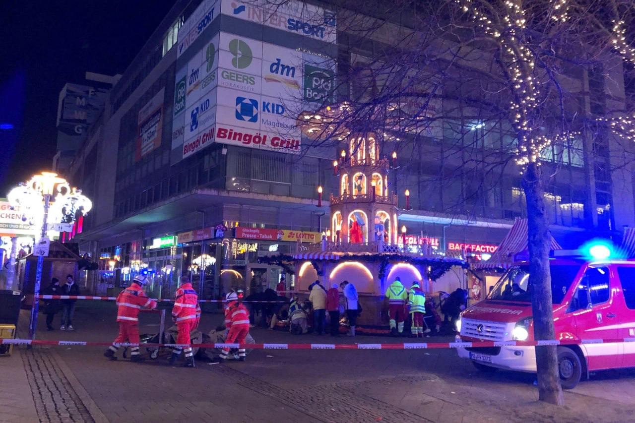 В Германии машина переехала толпу людей во время рождественской ярмарки