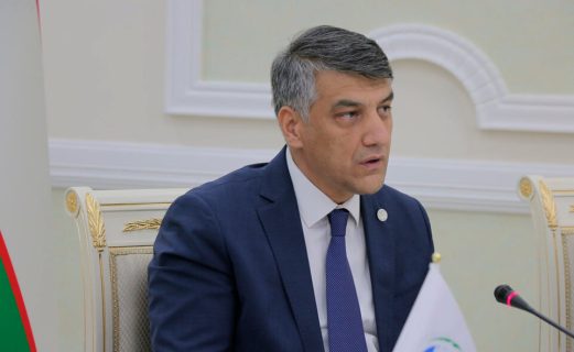 Кадыров предложил ограничить иностранные языки для защиты узбекского