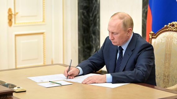 Владимир Путин объявил пасхальное перемирие