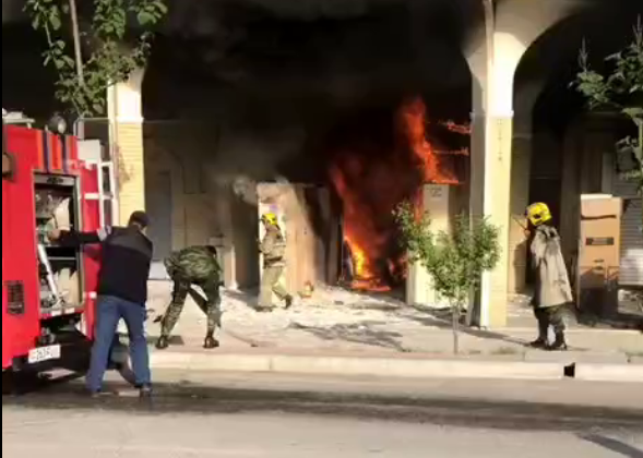 В одном из магазинов Ташкента вспыхнул пожар — видео 1 В одном из магазинов Ташкента вспыхнул пожар — видео