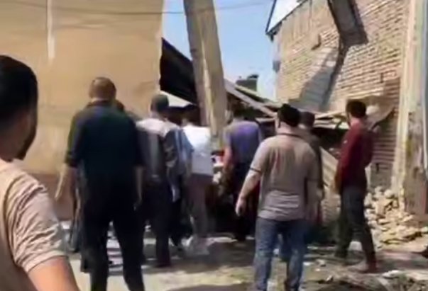 В Андижане грузовик врезался в жилой дом — видео