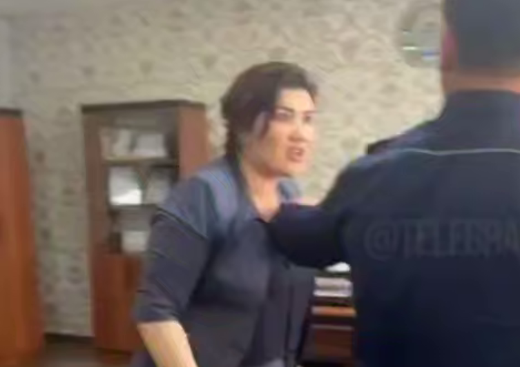 В Ташкенте прошел суд по делу конфликта между родителями и директором школы 1 В Ташкенте прошел суд по делу конфликта между родителями и директором школы