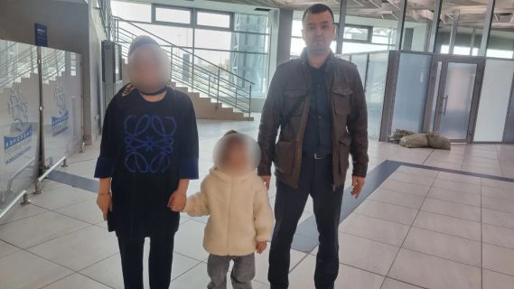 Дипломаты помогли женщине с ребенком вернуться из России 2 Дипломаты помогли женщине с ребенком вернуться из России