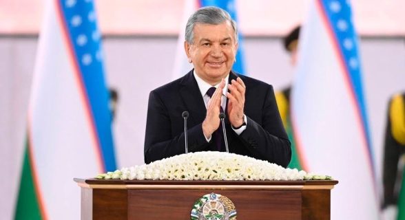 Шавкат Мирзиёев поздравил хоккеистов с победой на Чемпионате мира в IV дивизионе 3 Шавкат Мирзиёев поздравил хоккеистов с победой на Чемпионате мира в IV дивизионе