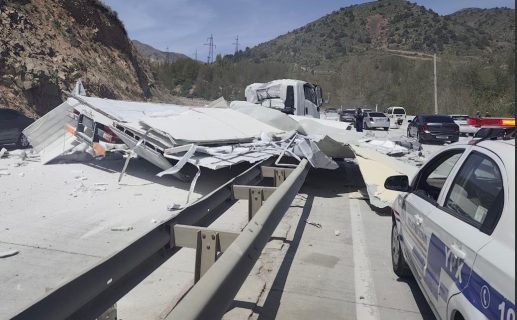 На перевале Камчик водитель грузовика Isuzu попал в страшное ДТП — видео 7 На перевале Камчик водитель грузовика Isuzu попал в страшное ДТП — видео