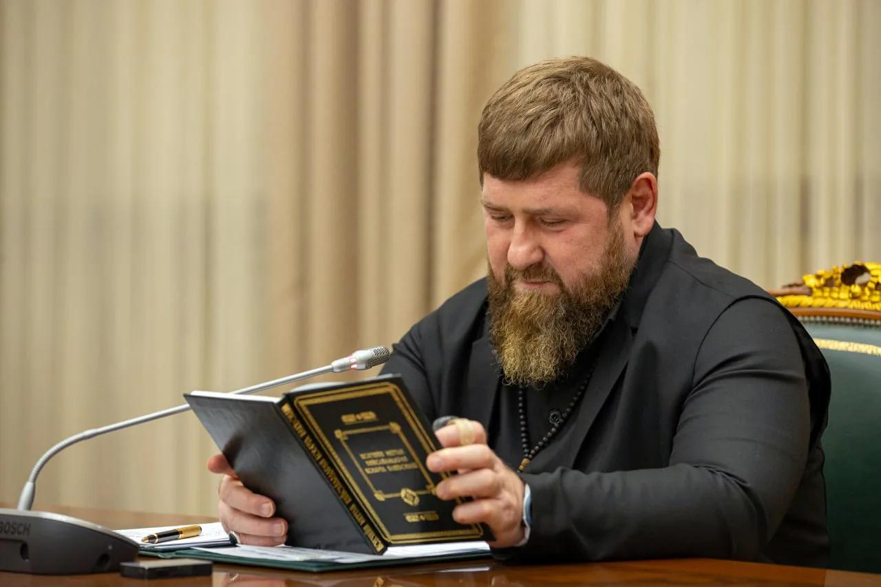 Догги стиліндегі әйелдер бөкселерінің фотосуреттері