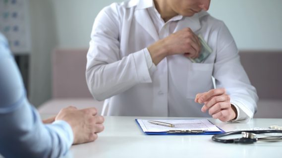 Только 12% врачей подтвердили коррупцию в медицине