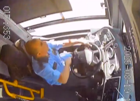 Uxlayotgan yoshlar bilan porno tomosha qiling