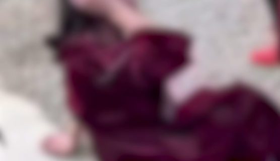 В Андижане группа школьниц устроила драку во дворе многоэтажного дома — видео