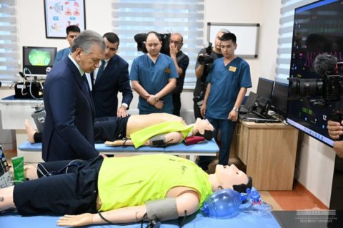 Президент поздравил медиков с профессиональным праздником