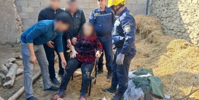 В Джизаке женщина упала в четырехметровую яму во дворе дома и не смогла выбраться