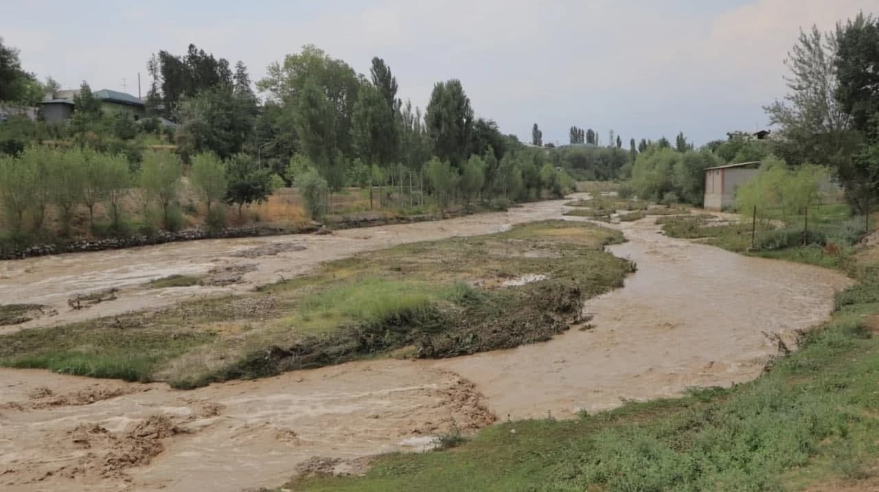 Узгидромет назвал причины селевых потоков в Наманганской области
