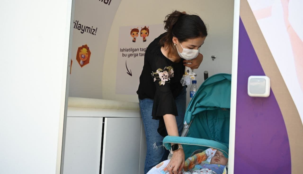 В Ташкентском зоопарке установили передвижную «Комнату матери и ребенка»