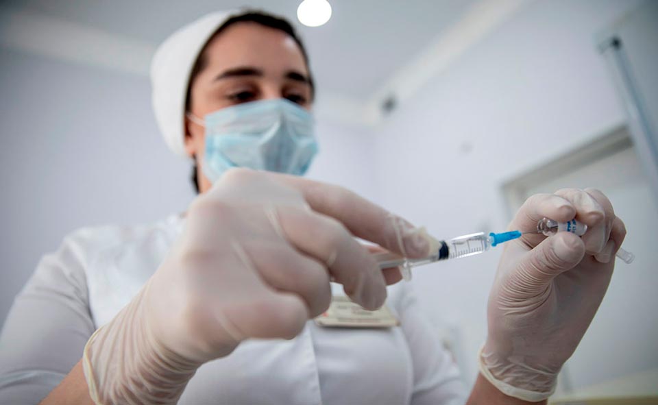 Узбекистанцы продолжают вакцинироваться от коронавируса