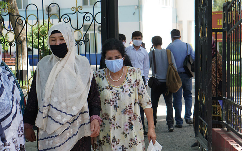 В Узбекистане за сутки более полтысячи человек заболело коронавирусом