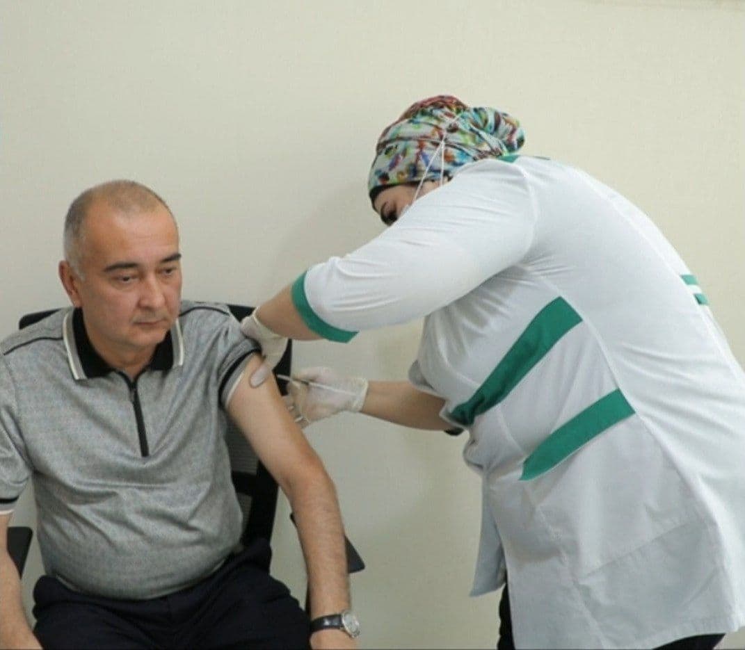 Хокимият Ташкента развеял сомнения о вакцинации Джахонгира Артыкходжаева — видео