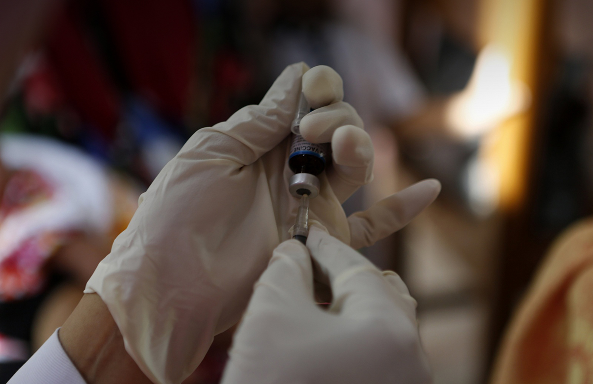 Профессор посоветовала делать анализ крови перед вакцинацией от коронавируса