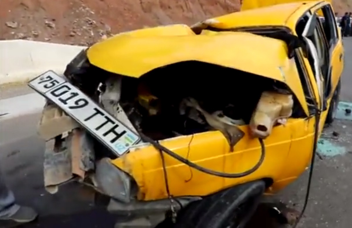 В Сурхандарье заснувший водитель «Нексии» учинил ДТП с тремя машинами — видео