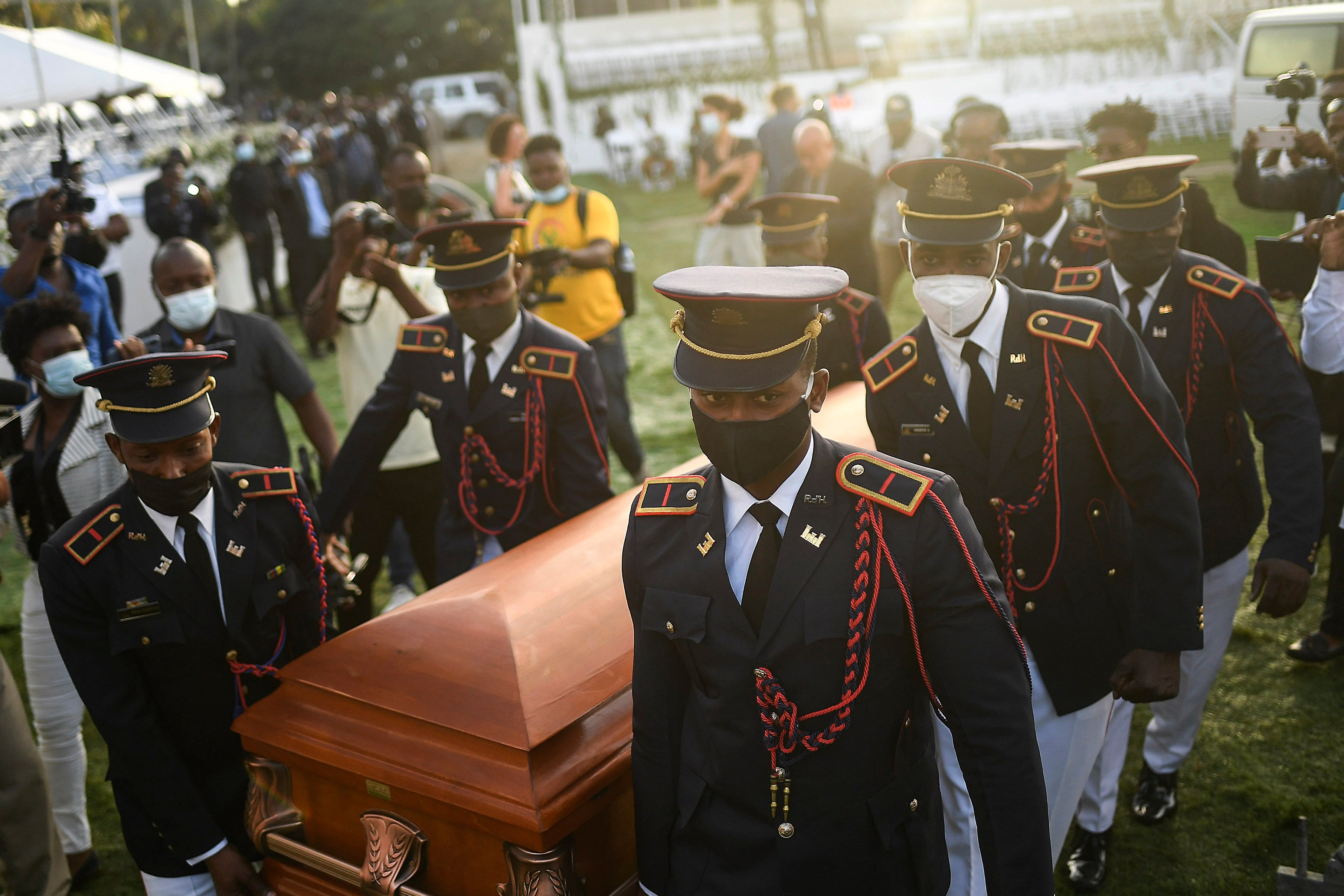 На похоронах убитого президента Гаити раздались звуки выстрелов