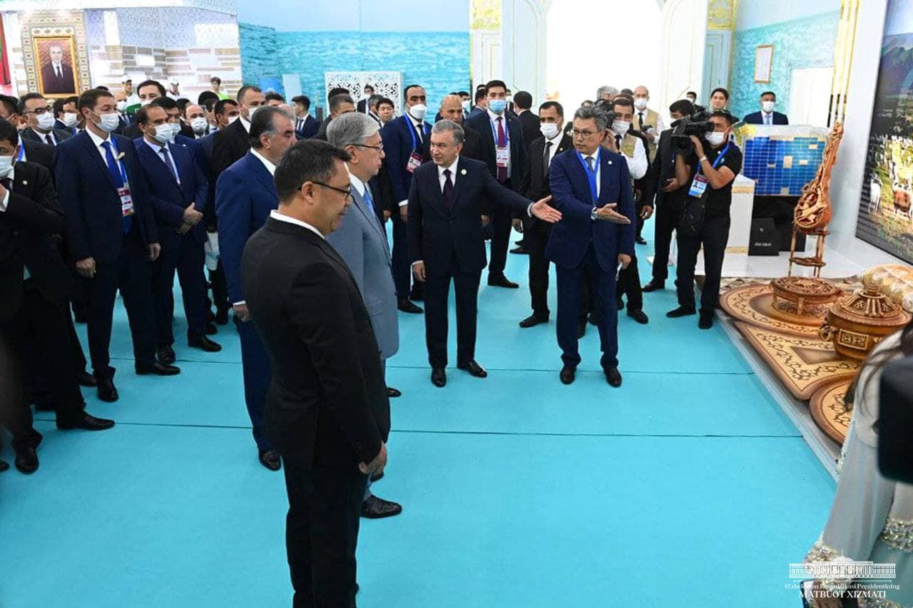 Главы стран Центральной Азии посетили экспозицию товаров «Made in Uzbekistan».