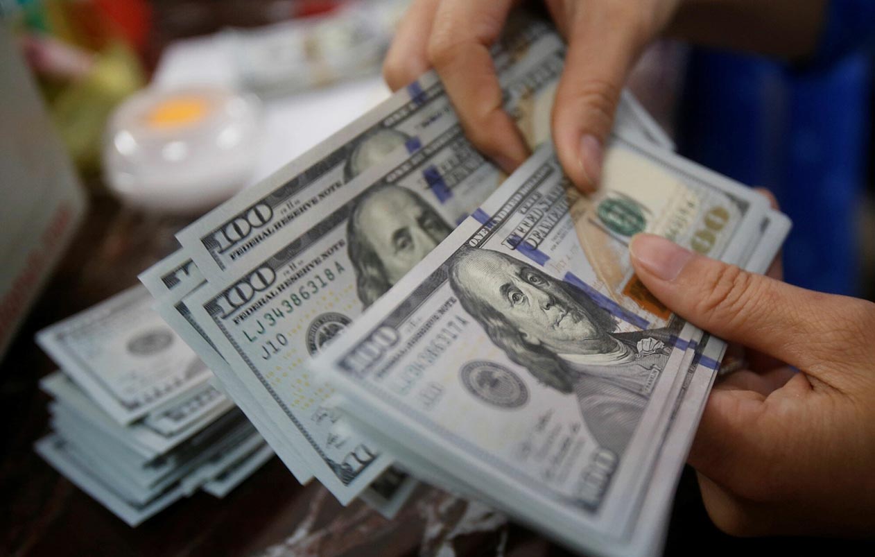 Доллар и евро пошли на спад
