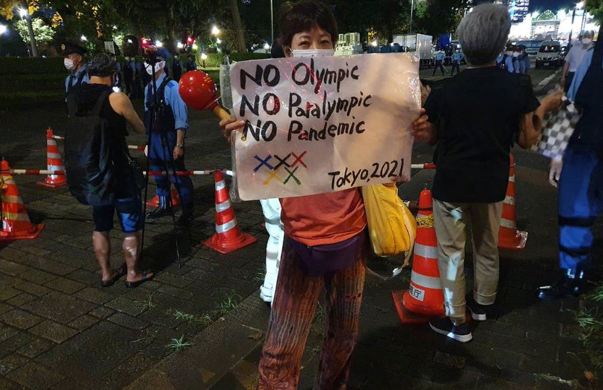 В Токио устроили акцию протеста против проведения Паралимпийских игр — видео