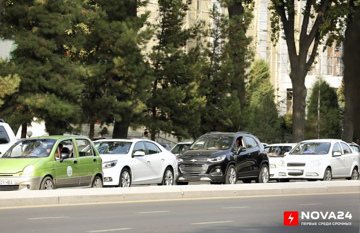 В Ташкенте граждане в первый день учебного года столкнулись с длинными пробками на улицах