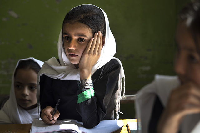 ЮНЕСКО призвала талибов открыть школы для девочек