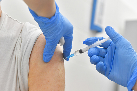 В ВОЗ заявили о связи смертности от COVID-19 с отказом от вакцинации