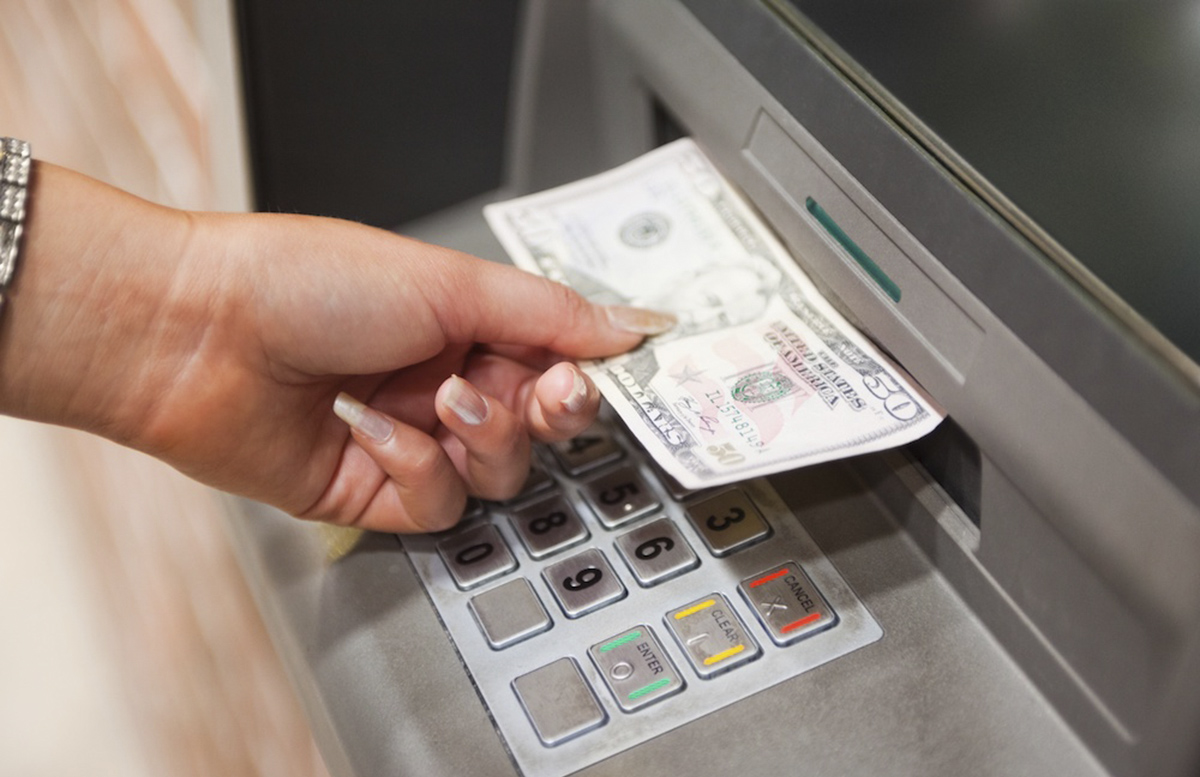В Узбекистане приостановили обмен иностранной валюты в банкоматах