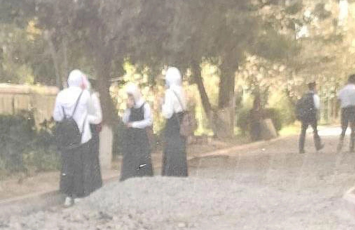 В Ташкенте директор школы якобы не пустил школьниц в платках
