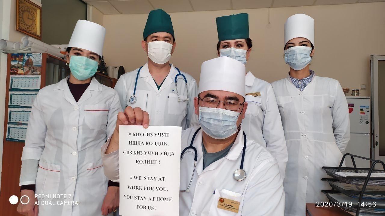 «Мы остаемся на работе ради Вас. Оставайтесь дома ради нас», — медики Узбекистана запустили челлендж в честь карантина