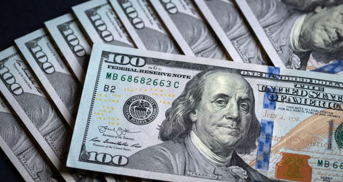 Опубликован новый курс валют: доллар продолжает расти после резкого скачка