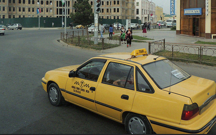 Службам такси разрешили работать при определенных условия