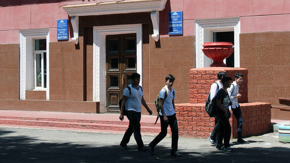 В Узбекистане разработали три сценария начала учебного года в школах