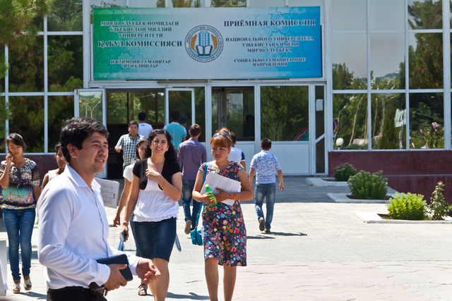 В Узбекистане абитуриентам продлили время для сдачи тестов