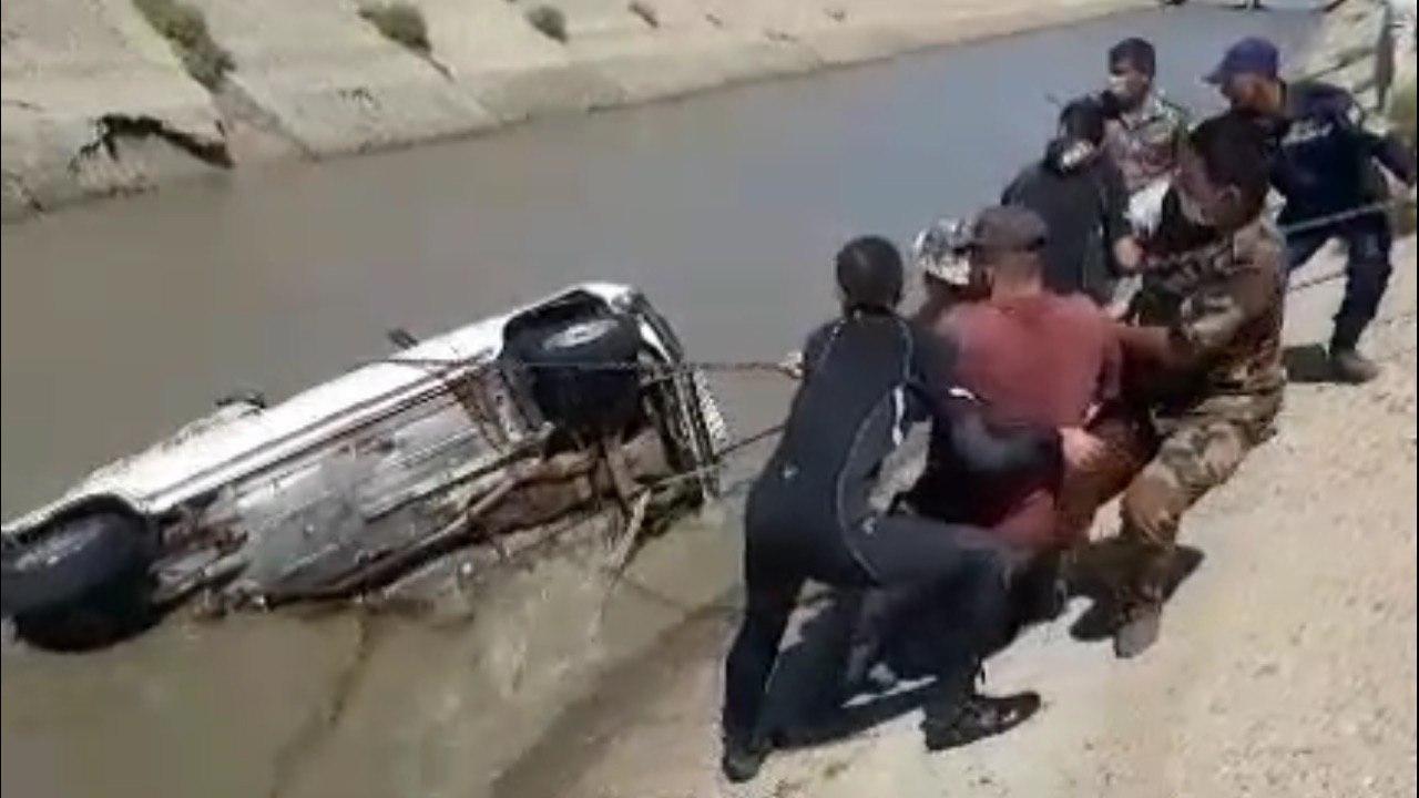 В Узбекистане из водоема спасатели вытащили утонувший автомобиль без водителя, которого уже ищут – видео