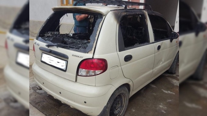 В Узбекистане оставшиеся без присмотра в машине дети получили ожоги из-за возгорания авто