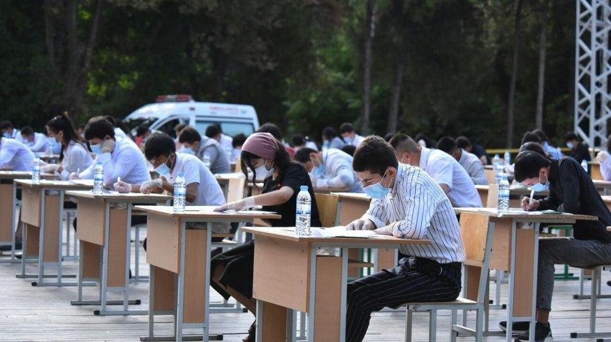 В Узбекистане названо количество дисквалифицированных абитуриентов в первый день экзамена