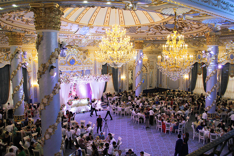 В Узбекистане официально разрешили проводить свадебные банкеты в ресторане