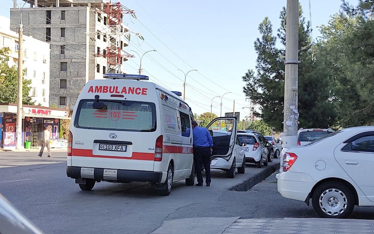 В Ташкенте женщина в состоянии алкогольного опьянения упала с четвертого этажа