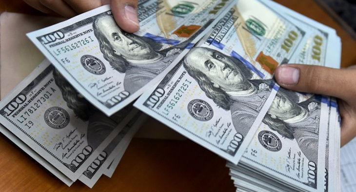 Опубликован еженедельный курс валюты: доллар снова подрос — таблица