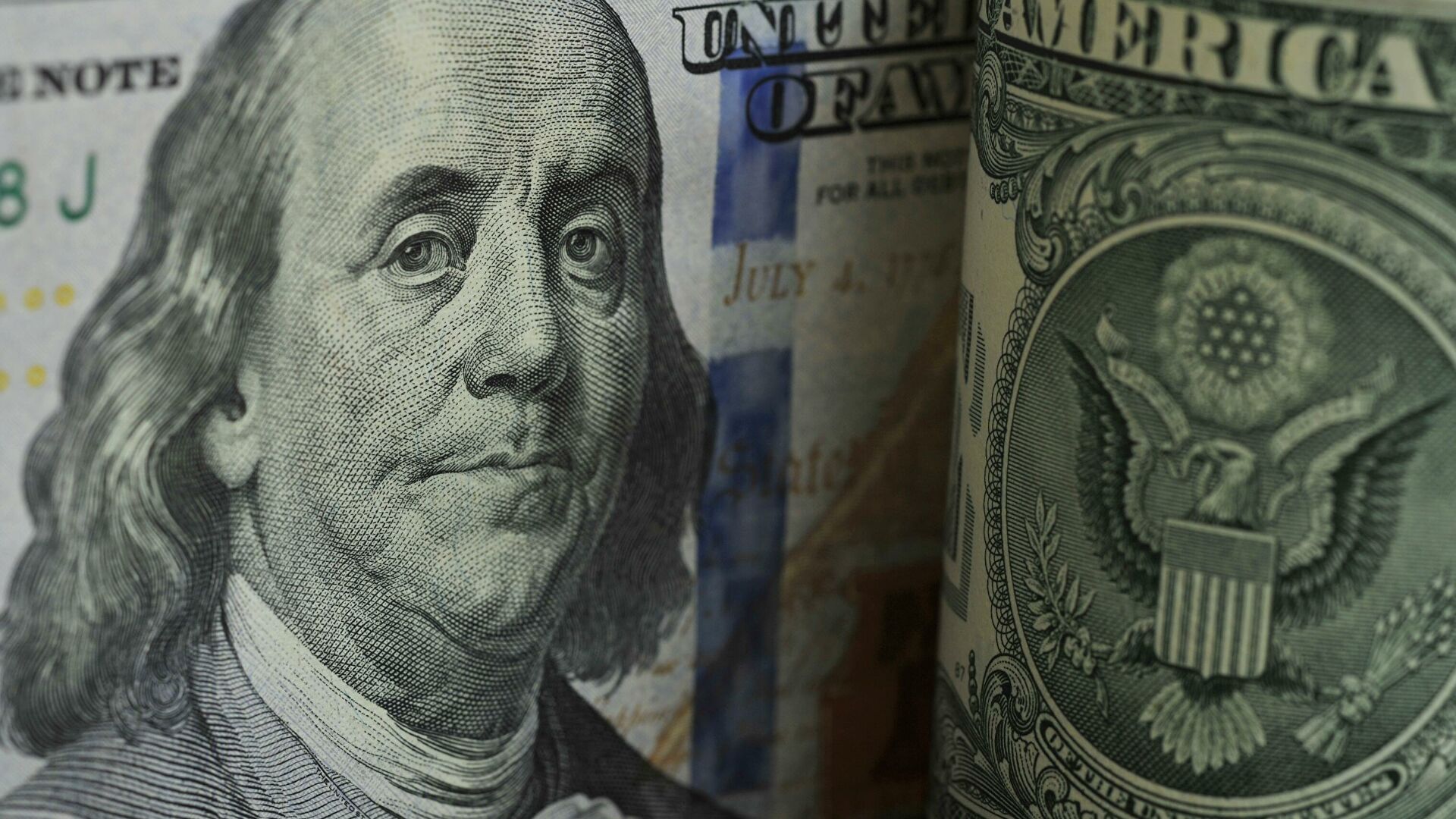 Опубликован курс валюты: доллар вновь взлетел после внезапного падения — таблица